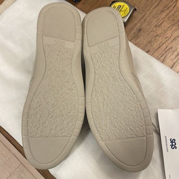 SAS CREAM COLORED SNEAKERS.  NEW - Picture 4 of 9